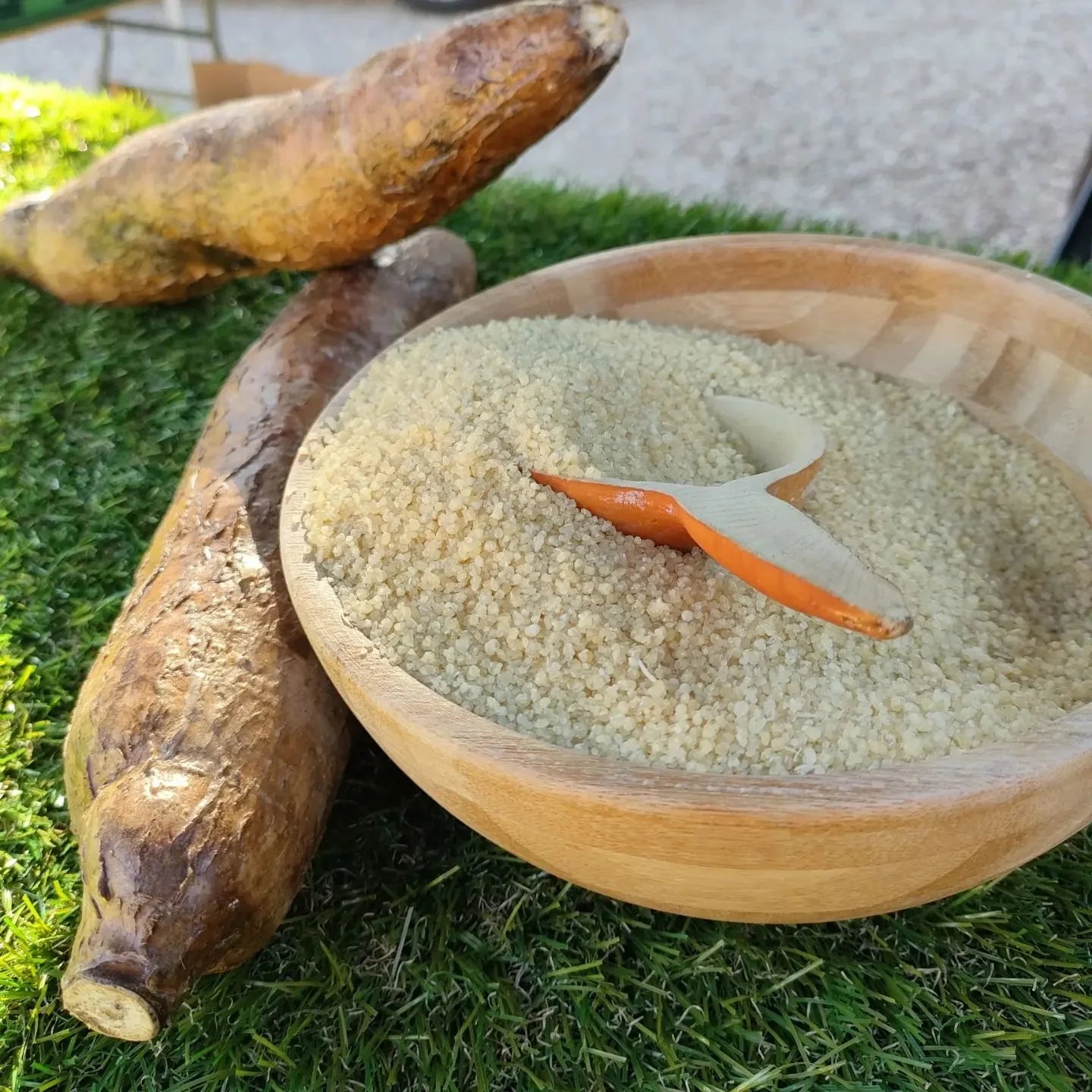 attiéké en vrac en couscous avec racine de manioc 